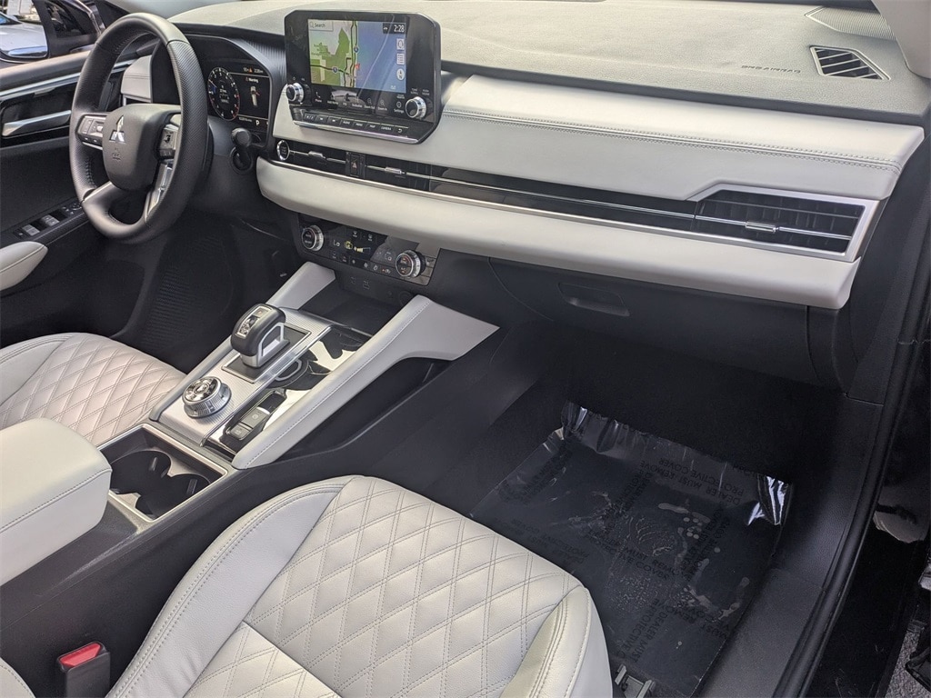 Thumbnail: 2024 Mitsubishi Outlander - 31