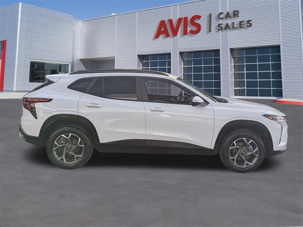 Thumbnail: 2025 Chevrolet Trax - 5