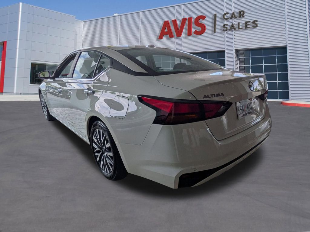 Thumbnail: 2025 Nissan Altima - 10