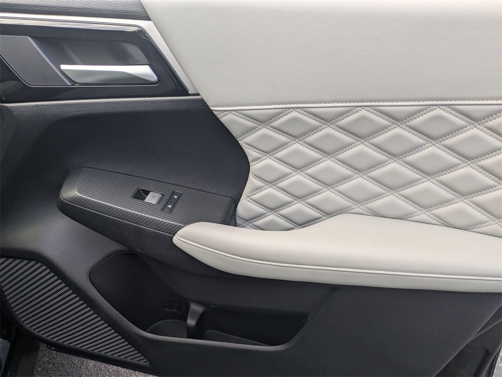 Thumbnail: 2024 Mitsubishi Outlander - 33