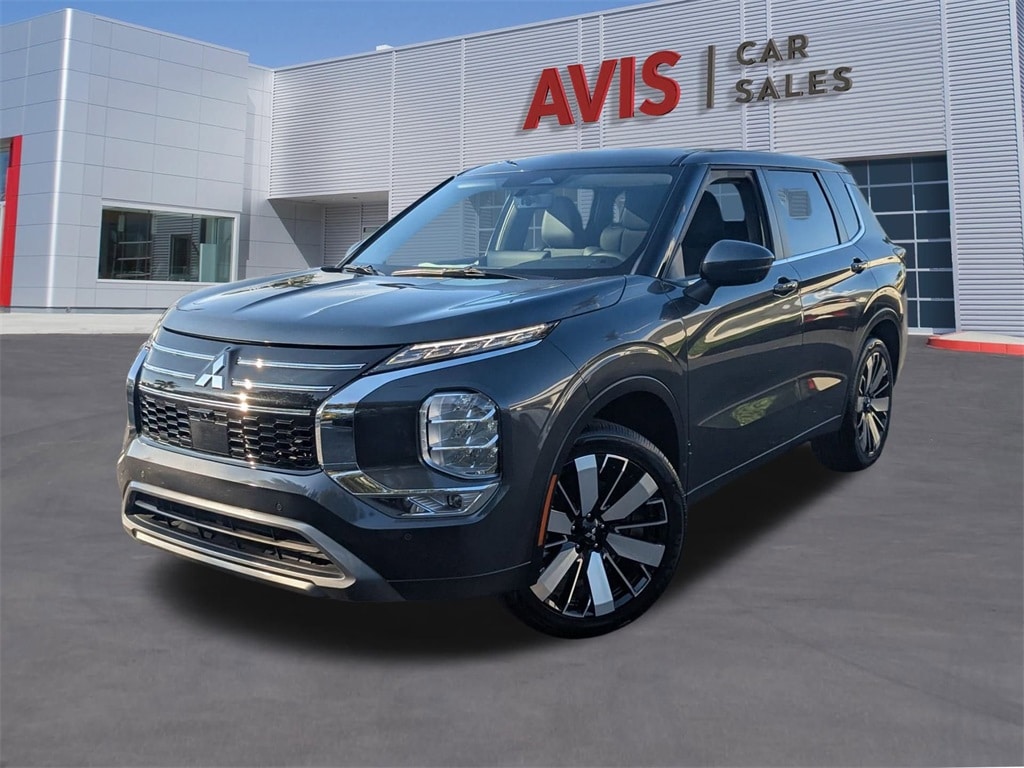 2025 Mitsubishi Outlander SE's photo