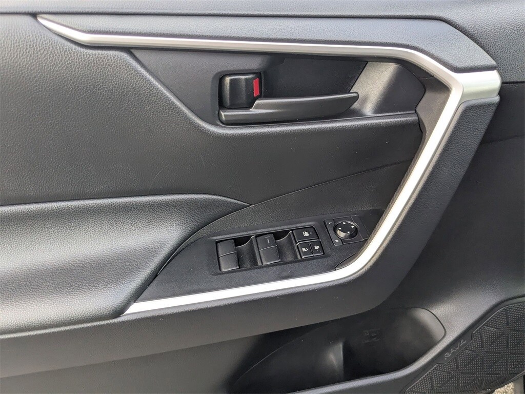 Thumbnail: 2025 Toyota RAV4 - 14