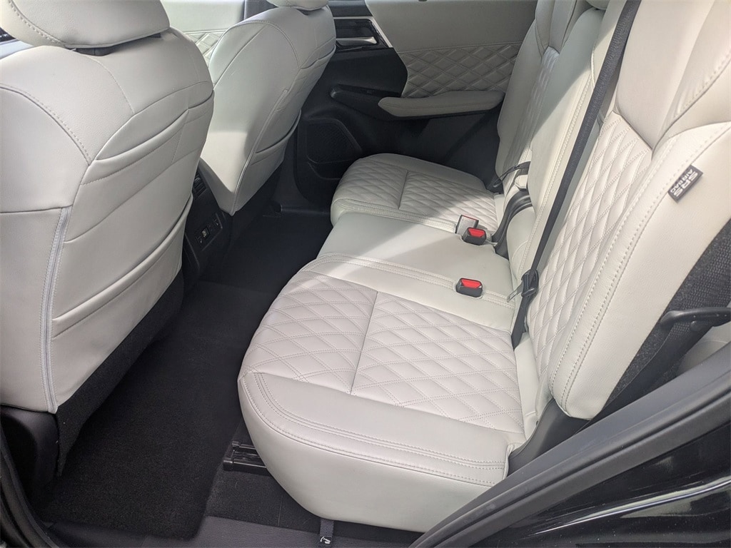 Thumbnail: 2024 Mitsubishi Outlander - 26