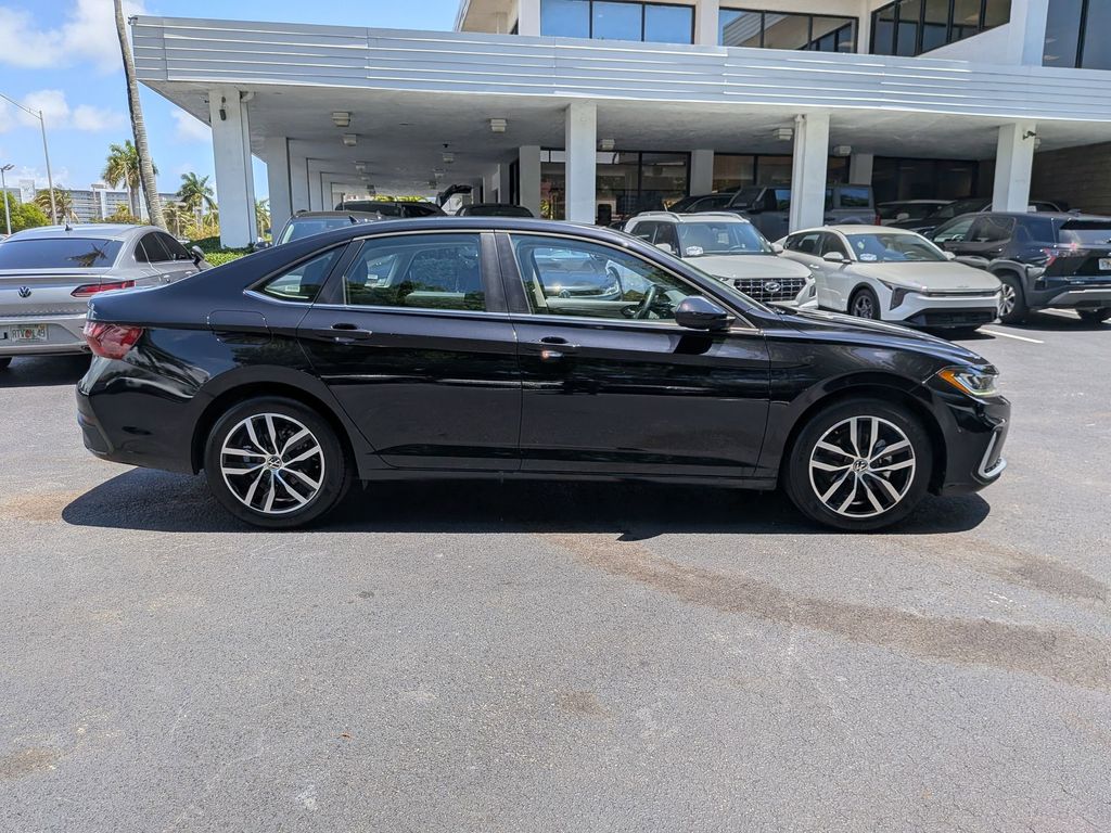 Thumbnail: 2025 Volkswagen Jetta - 4