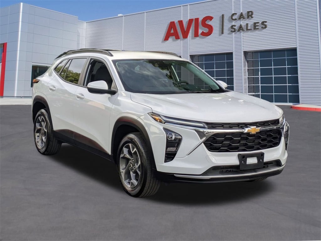 Thumbnail: 2025 Chevrolet Trax - 3