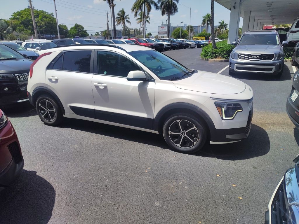Thumbnail: 2025 Kia Niro - 9
