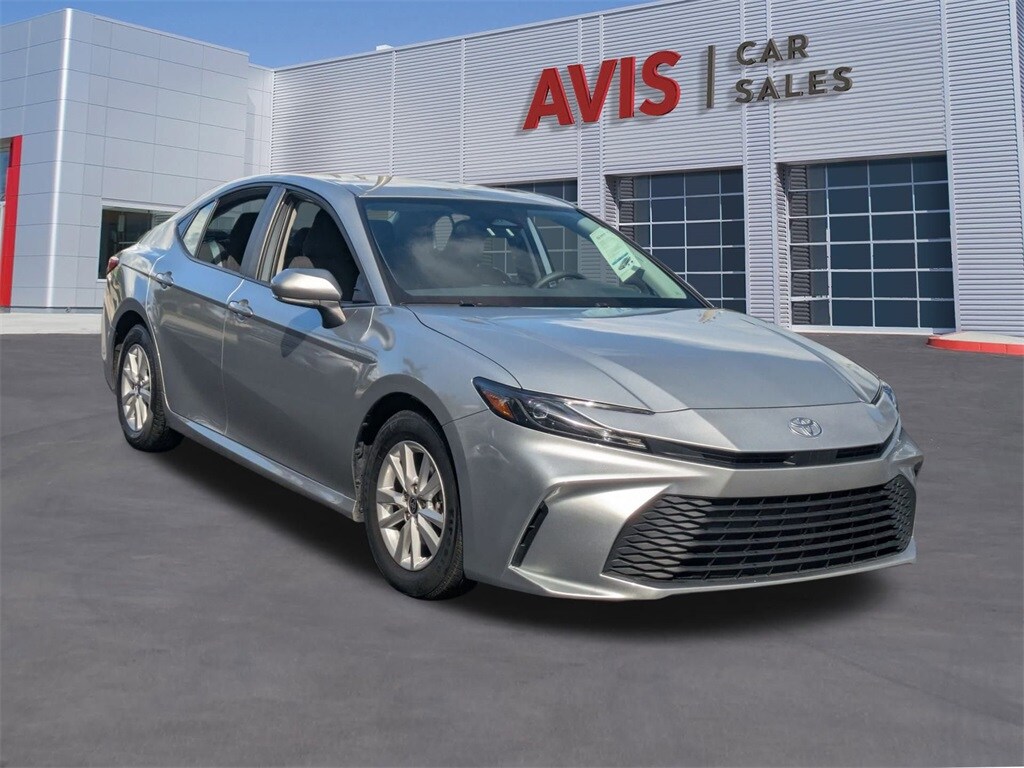 2025 Toyota Camry LE photo 3