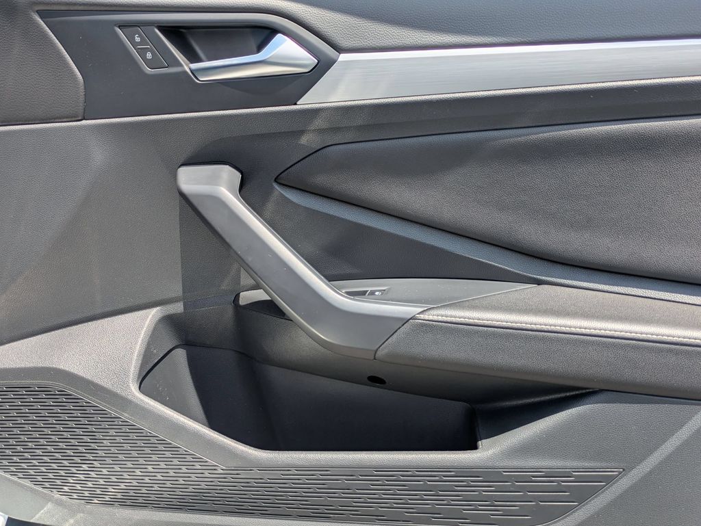Thumbnail: 2025 Volkswagen Jetta - 32