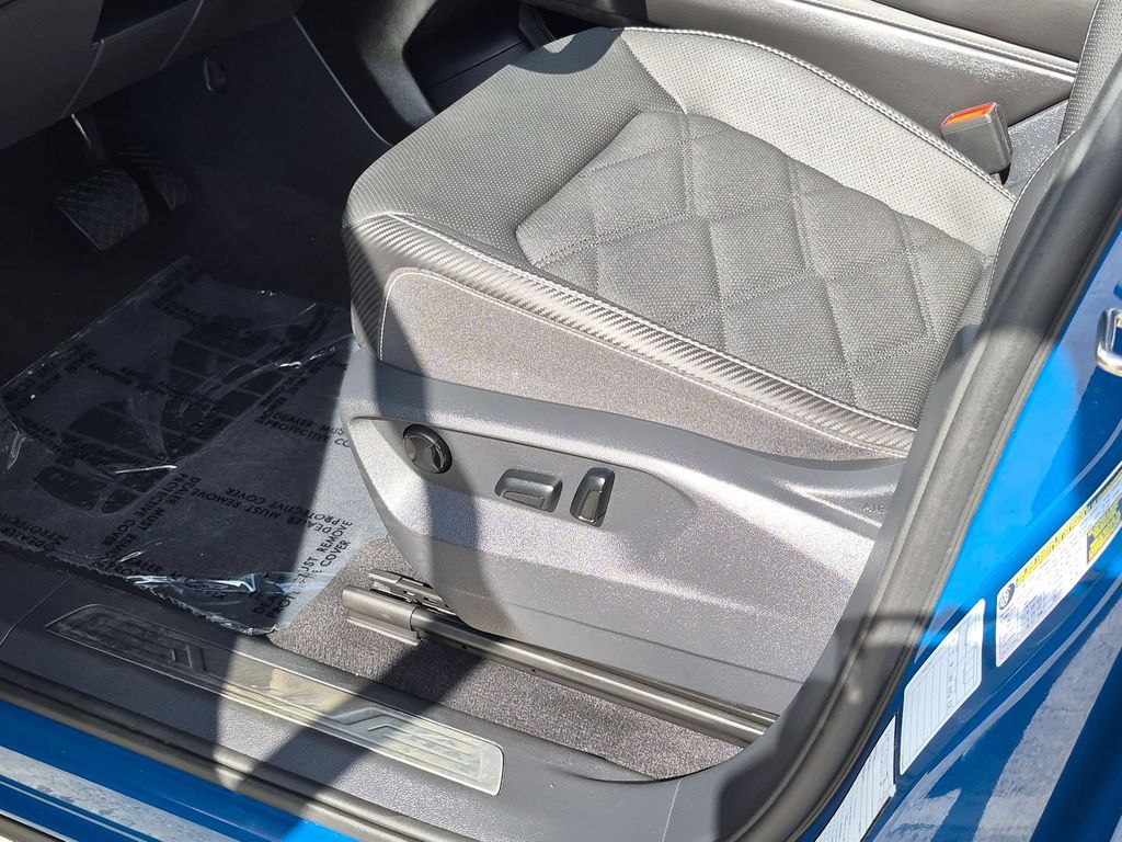 2025 Volkswagen Atlas Cross Sport SE w/Tech - Photo 21