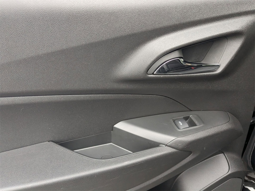 Thumbnail: 2025 Chevrolet Trax - 23