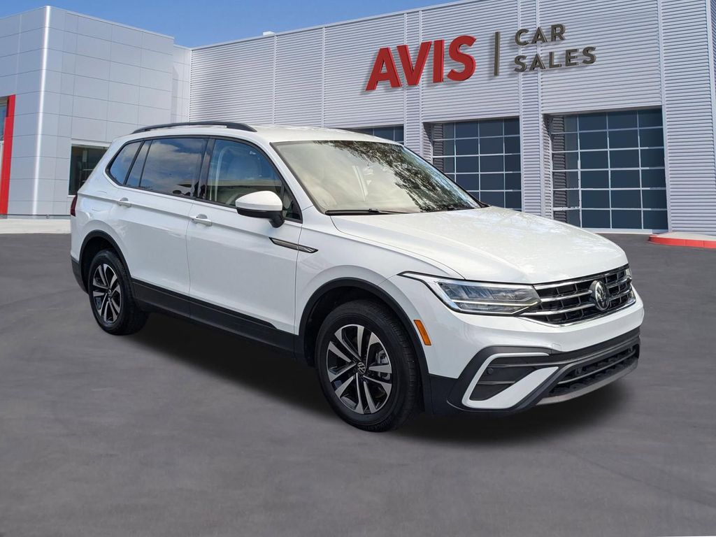 Thumbnail: 2024 Volkswagen Tiguan - 3