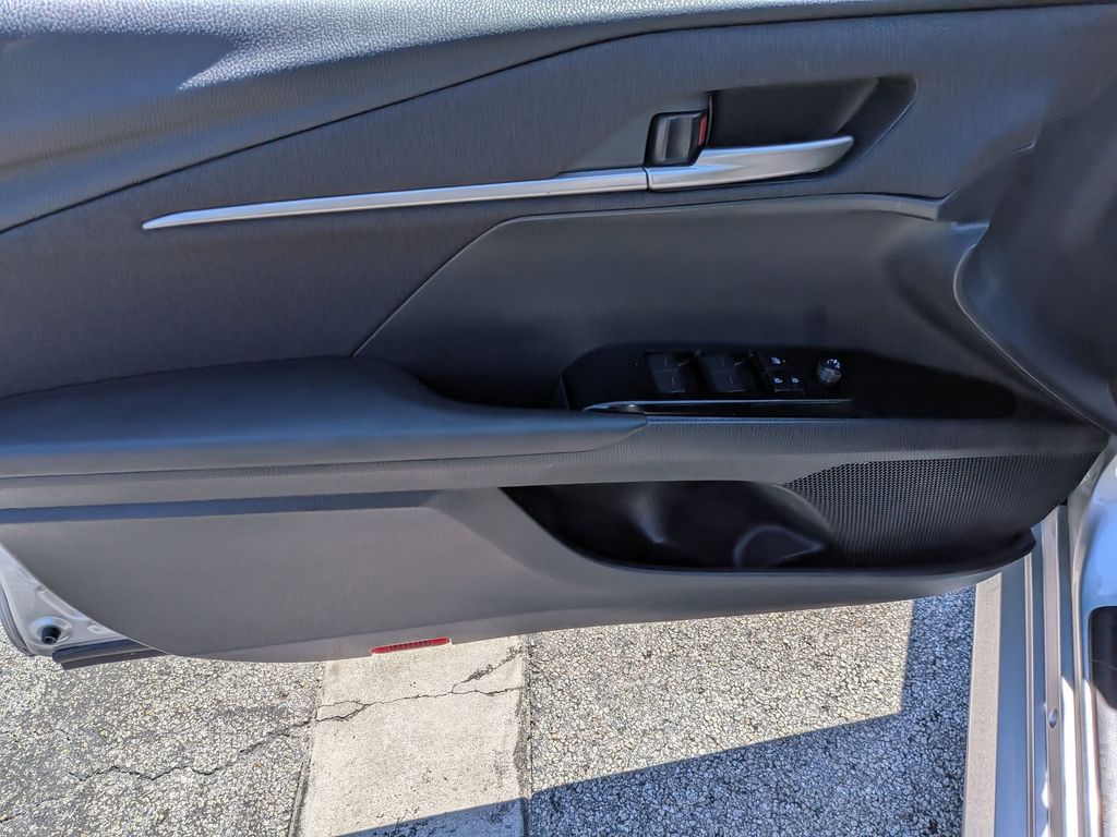 Thumbnail: 2025 Toyota Camry - 11