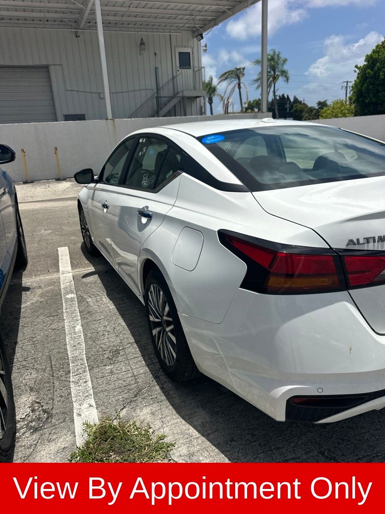 Thumbnail: 2025 Nissan Altima - 9