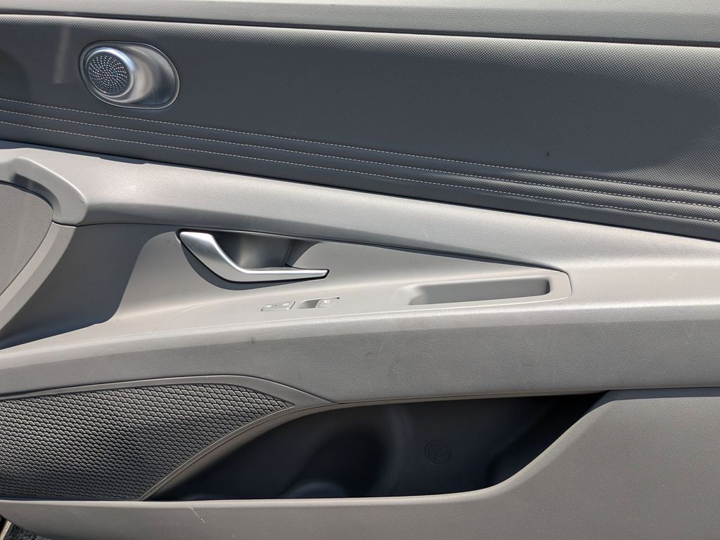 Thumbnail: 2025 Hyundai Elantra - 32