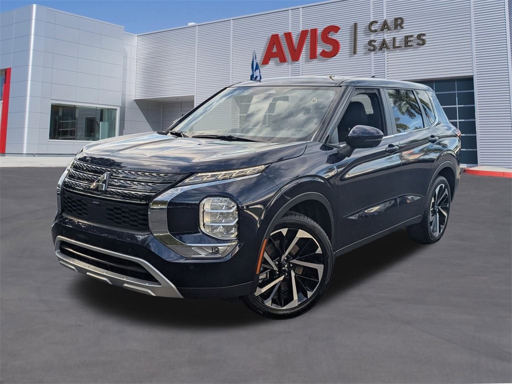 2024 Mitsubishi Outlander SE's photo