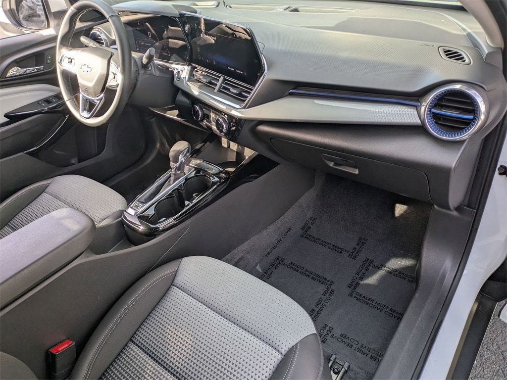 Thumbnail: 2025 Chevrolet Trax - 33