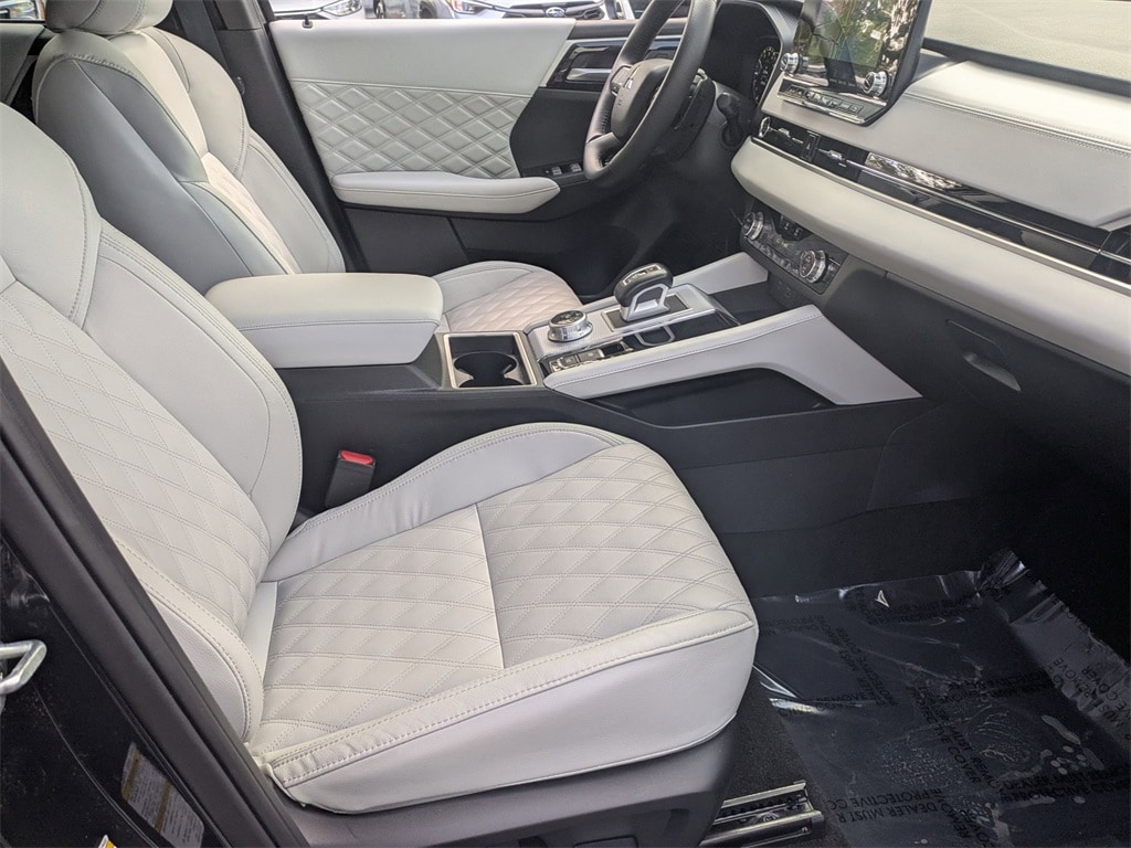 Thumbnail: 2024 Mitsubishi Outlander - 30