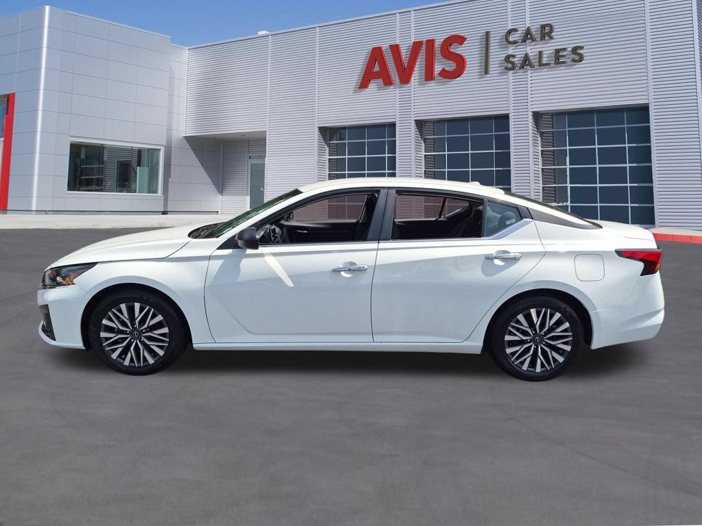 Thumbnail: 2025 Nissan Altima - 10