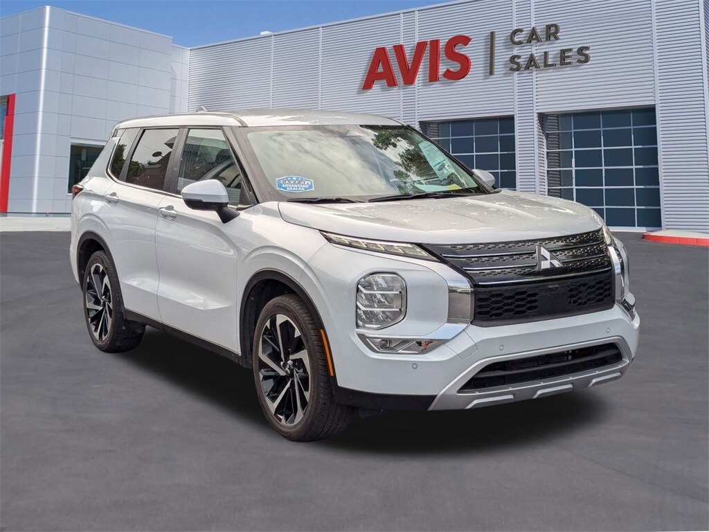 2024 Mitsubishi Outlander SE photo 3