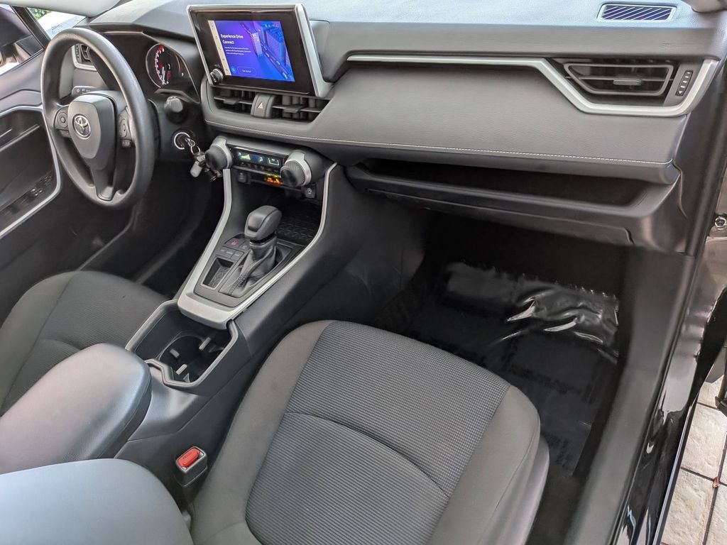 Thumbnail: 2025 Toyota RAV4 - 31