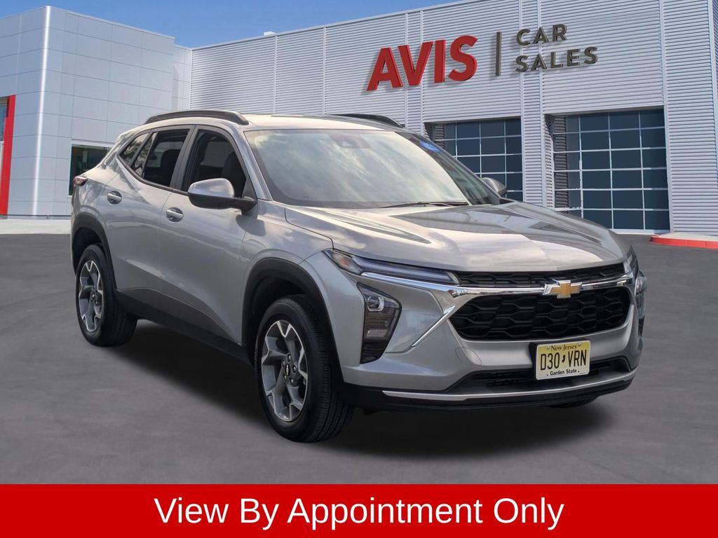 Thumbnail: 2025 Chevrolet Trax - 3