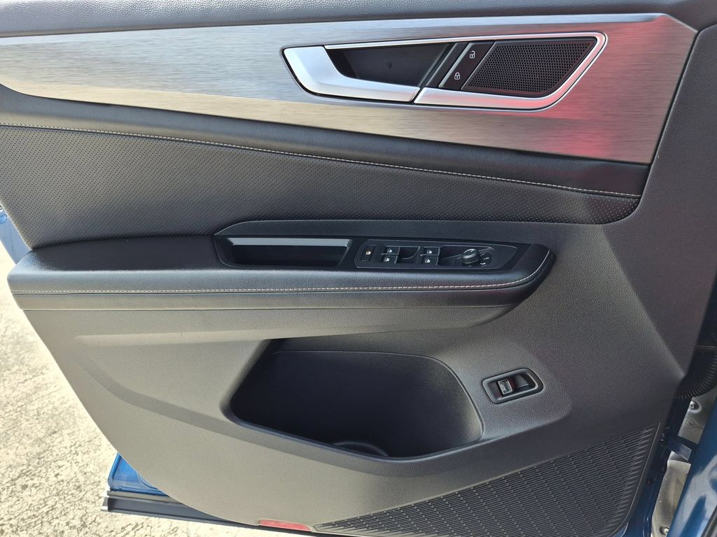 2025 Volkswagen Atlas Cross Sport SE w/Tech - Photo 19