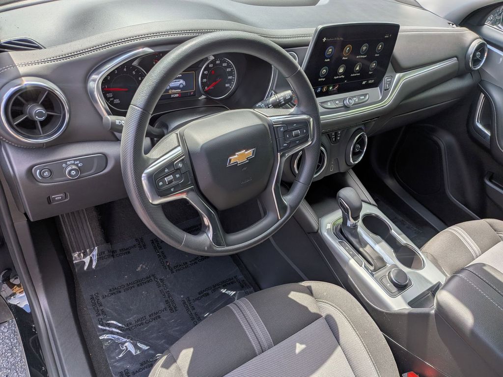 Thumbnail: 2025 Chevrolet Blazer - 13