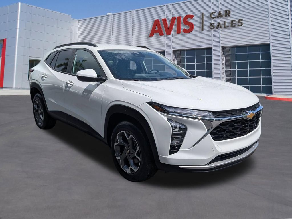 Thumbnail: 2025 Chevrolet Trax - 3
