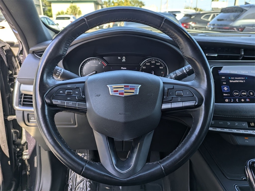 Thumbnail: 2023 Cadillac XT4 - 21