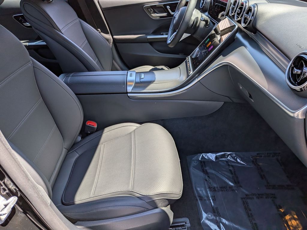 Thumbnail: 2025 Mercedes-Benz C-Class - 30