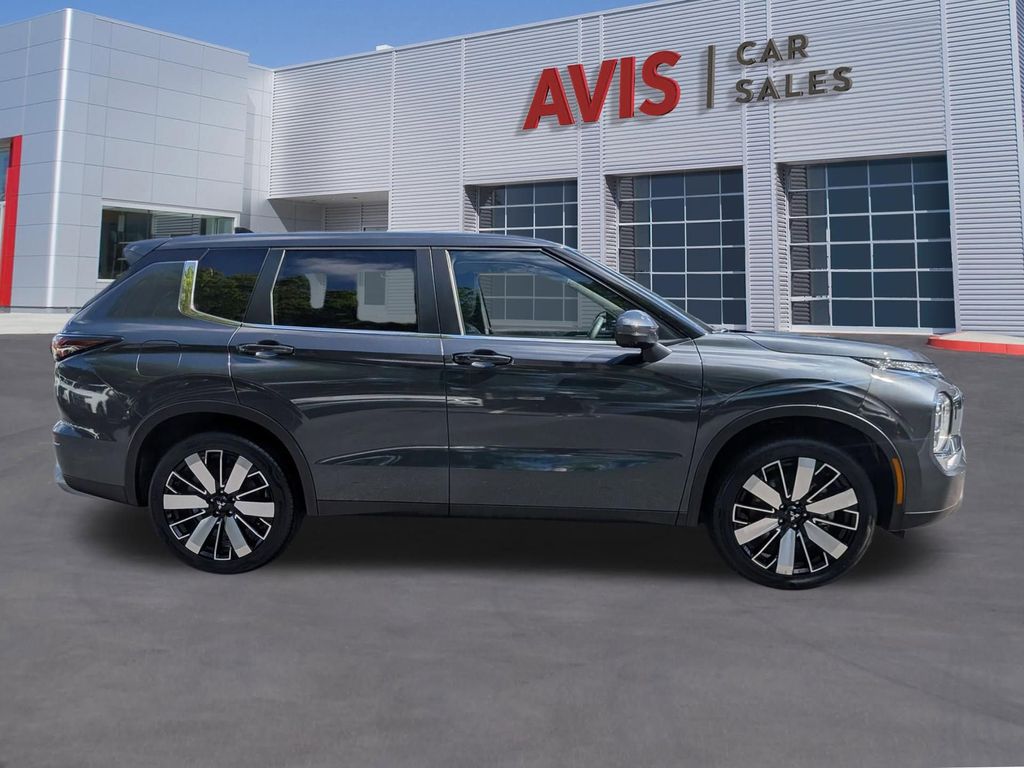 Thumbnail: 2025 Mitsubishi Outlander - 5