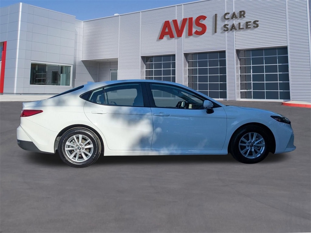 2025 Toyota Camry LE photo 4