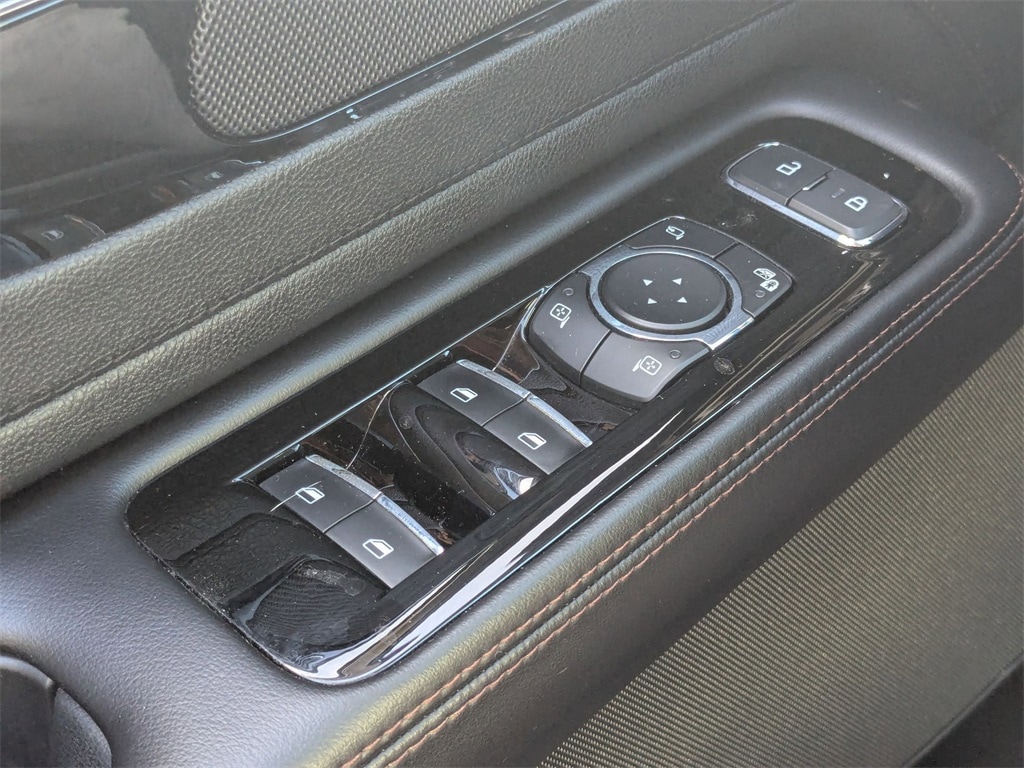 Thumbnail: 2023 Lincoln Aviator - 15