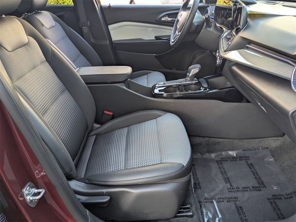 Thumbnail: 2025 Chevrolet Trax - 29