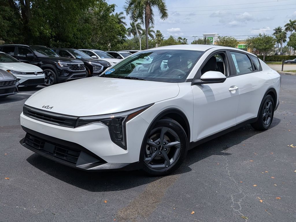 2025 Kia K4 LXS AT's photo
