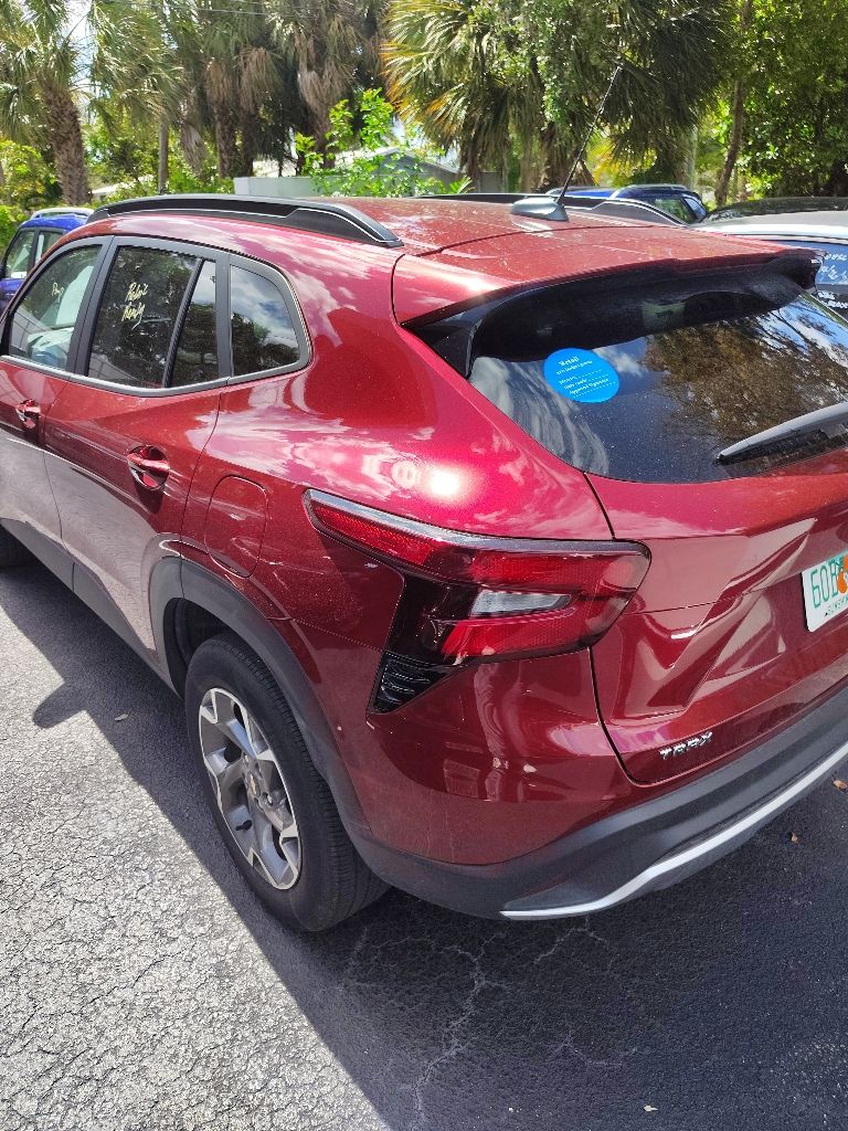 Thumbnail: 2025 Chevrolet Trax - 3