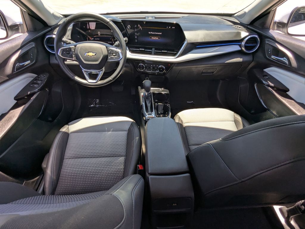 Thumbnail: 2025 Chevrolet Trax - 25