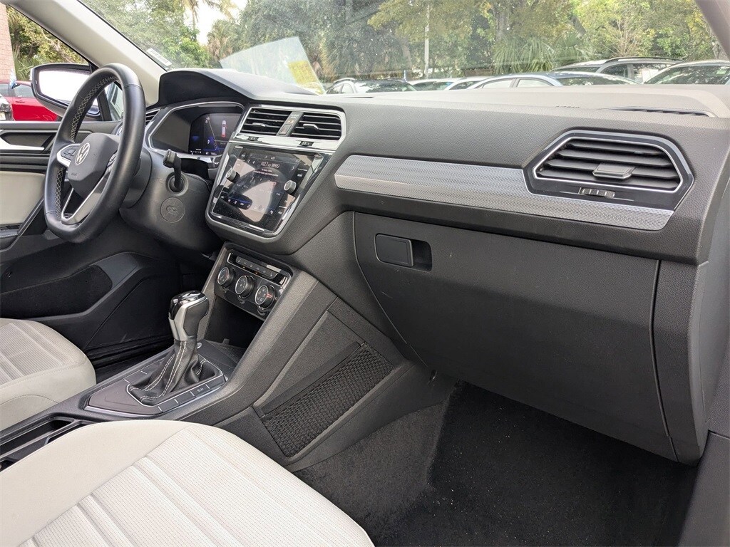 Thumbnail: 2024 Volkswagen Tiguan - 32