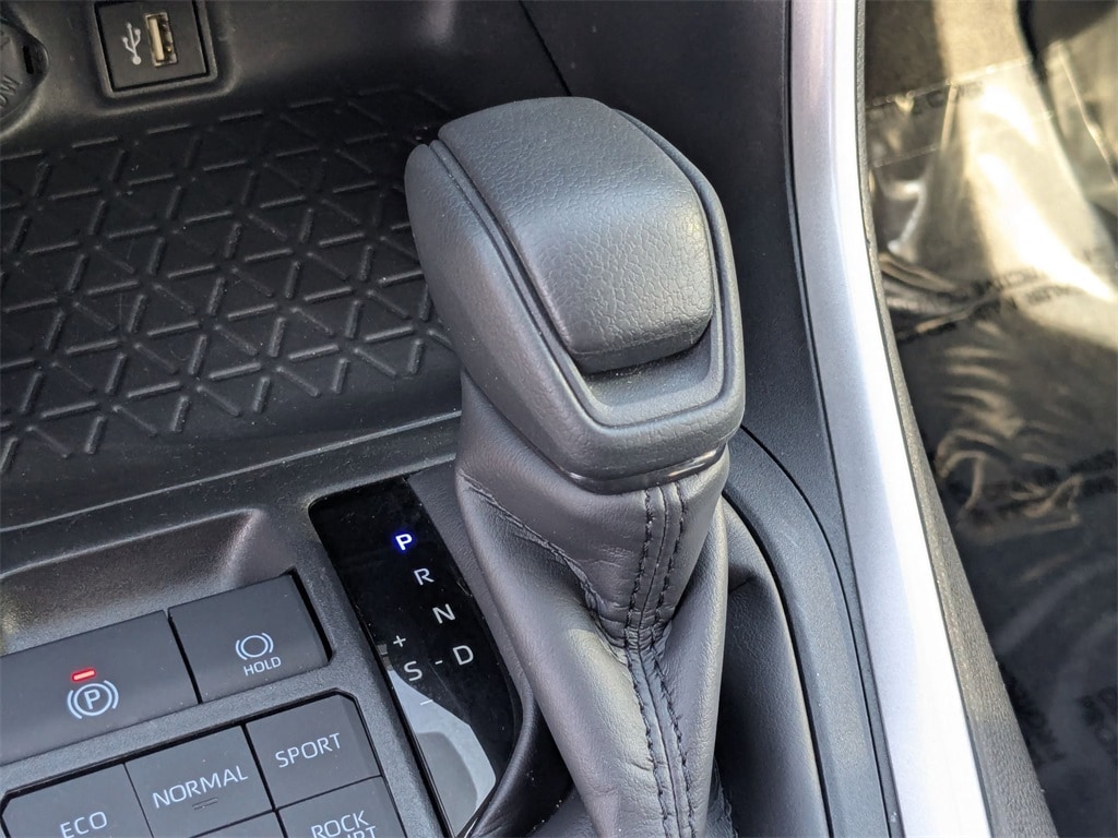 Thumbnail: 2025 Toyota RAV4 - 17