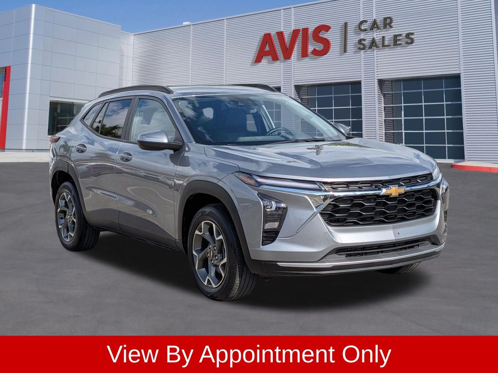 Thumbnail: 2025 Chevrolet Trax - 3