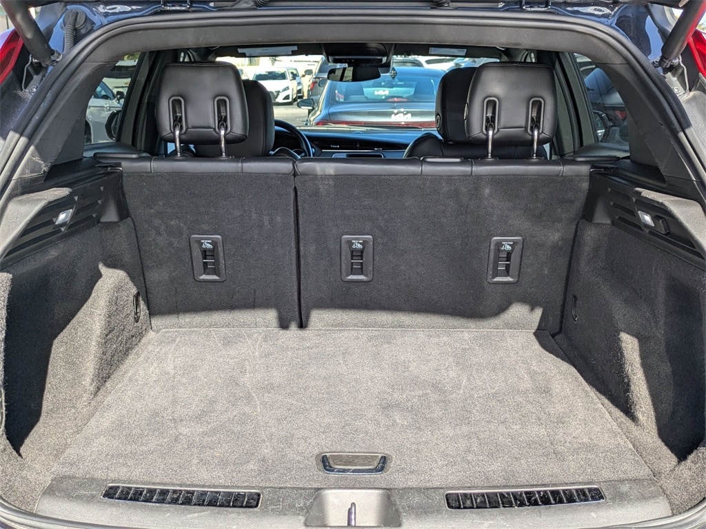 Thumbnail: 2023 Cadillac XT4 - 28