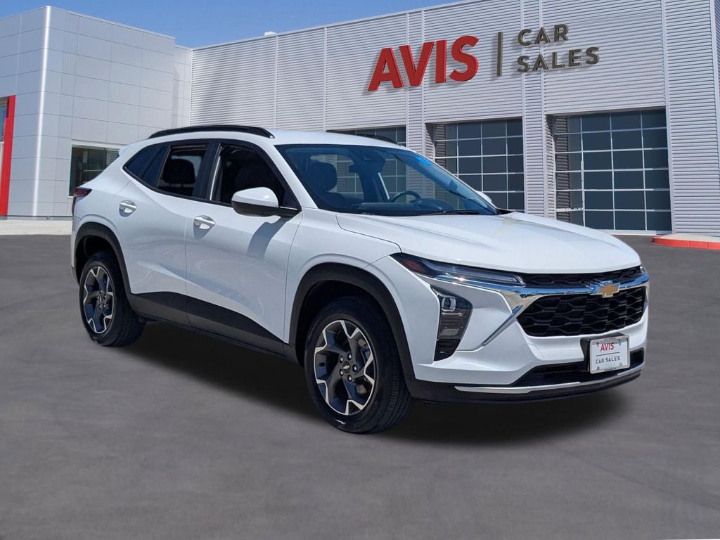 Thumbnail: 2025 Chevrolet Trax - 3
