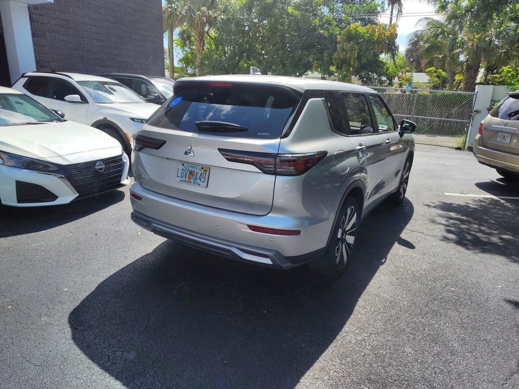 Thumbnail: 2025 Mitsubishi Outlander - 8