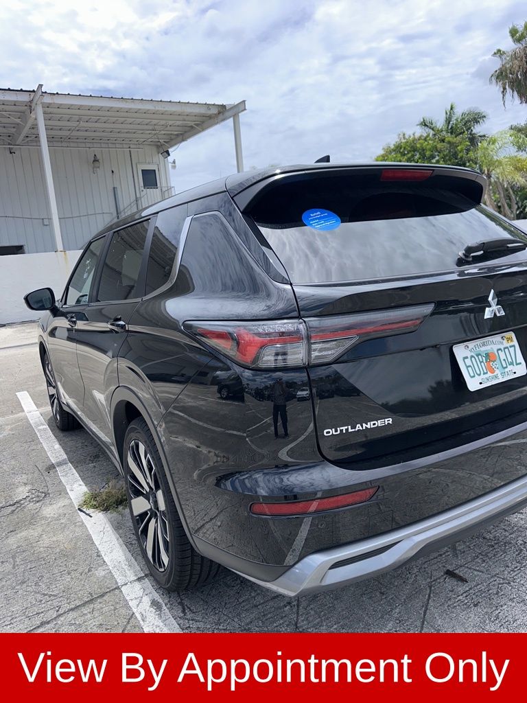 Thumbnail: 2025 Mitsubishi Outlander - 9