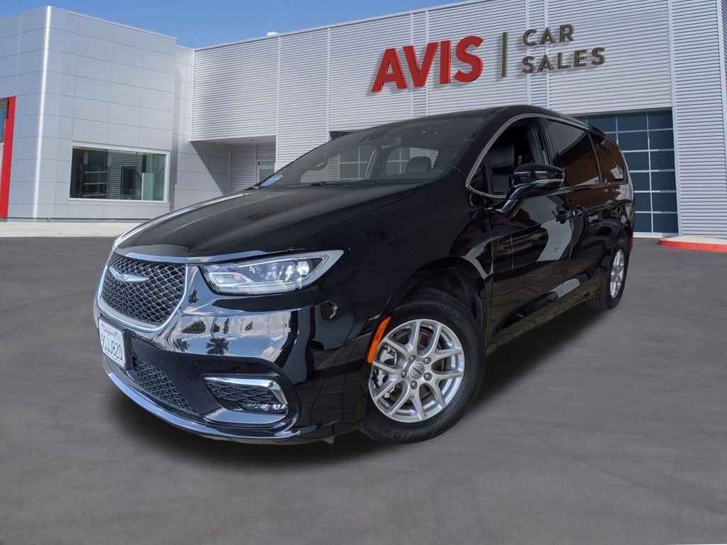 Thumbnail: 2025 Chrysler Pacifica - 1