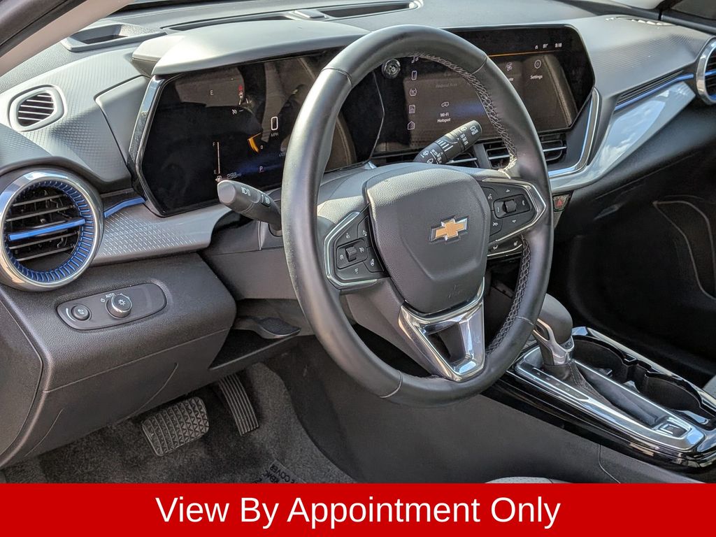 2025 Chevrolet Trax LT - Photo 15