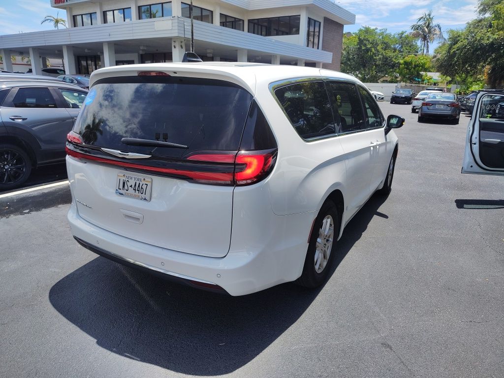Thumbnail: 2025 Chrysler Pacifica - 8