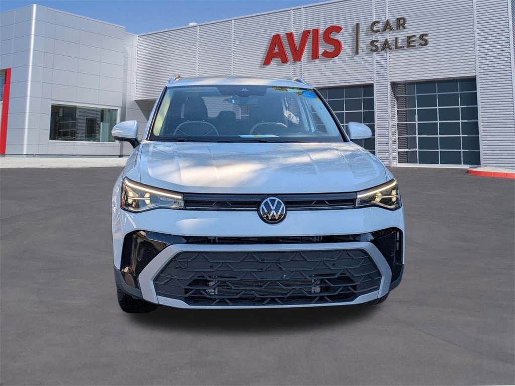 2025 Volkswagen Taos SE photo 2
