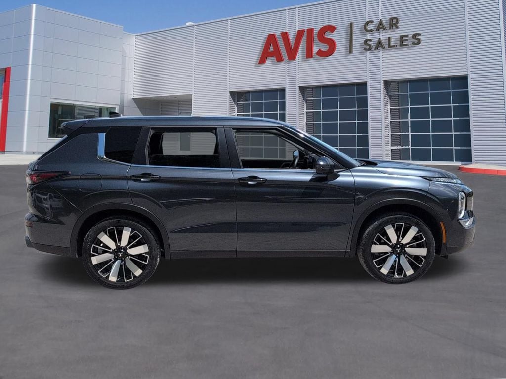 Thumbnail: 2025 Mitsubishi Outlander - 5