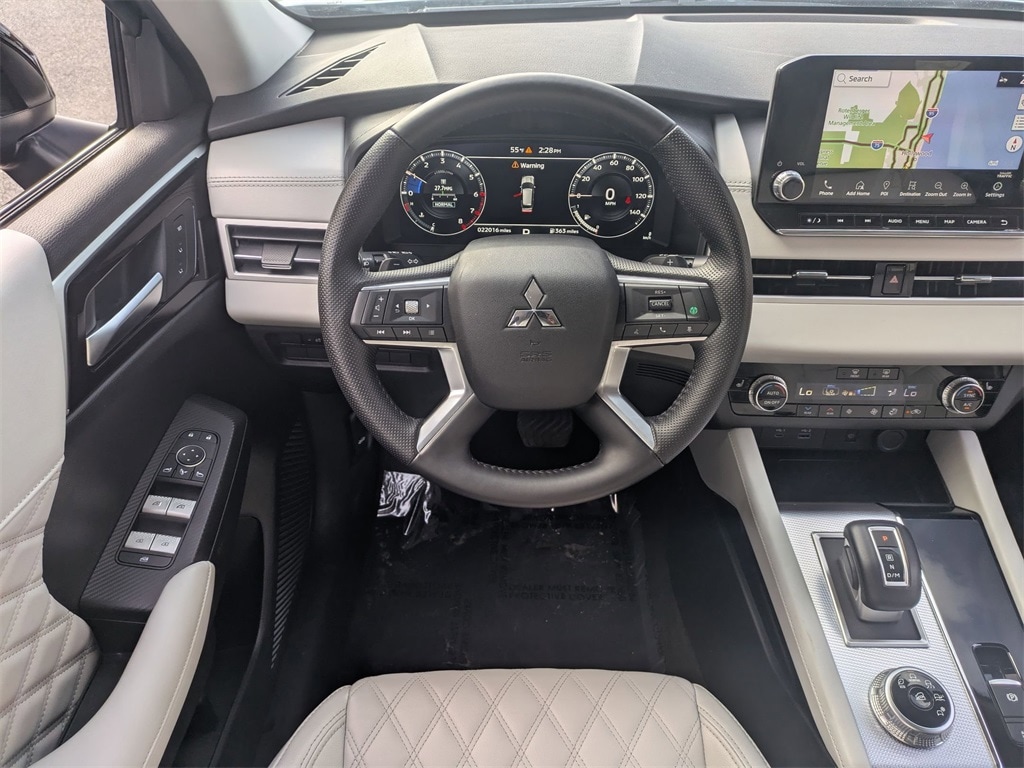 Thumbnail: 2024 Mitsubishi Outlander - 24